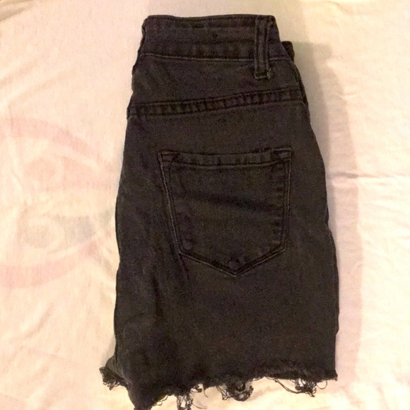 sIm selling shorts - Picture 2 of 3